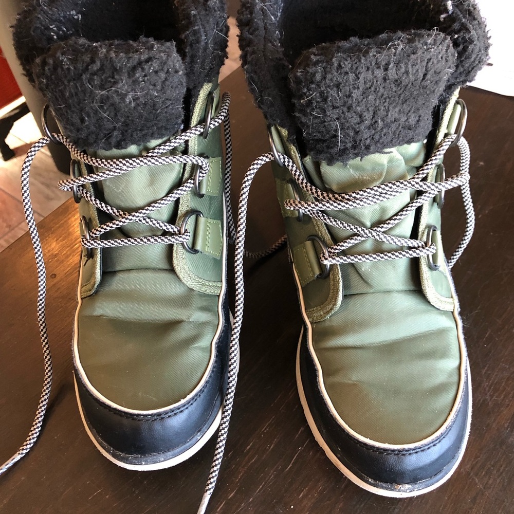 Womens Sorel explorer carnival boots size 9